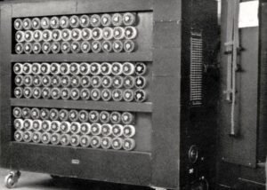 "Bombe" Criação de Alan Turing - O Pai da ciência da computação
